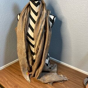 KUNA Baby Alpaca & Silk Tan and brown plaid scarf made in Peru. Has some fringes